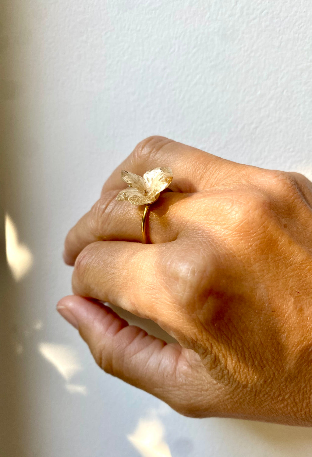 Bague petite Fleur d'hortensia beige