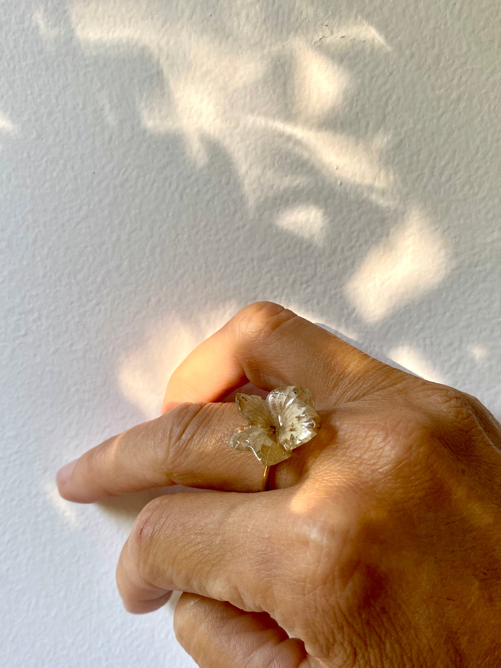 Bague petite Fleur d'hortensia beige