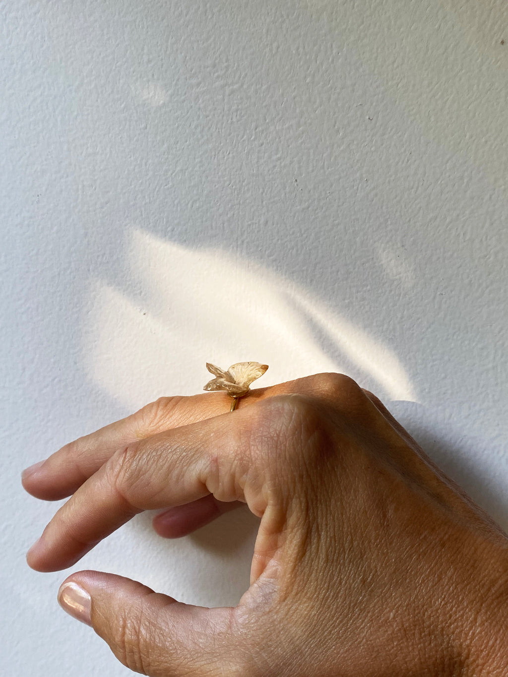 Bague petite Fleur d'hortensia beige