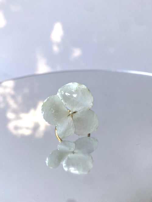 Bague grande Fleur d'Hortensia blanche
