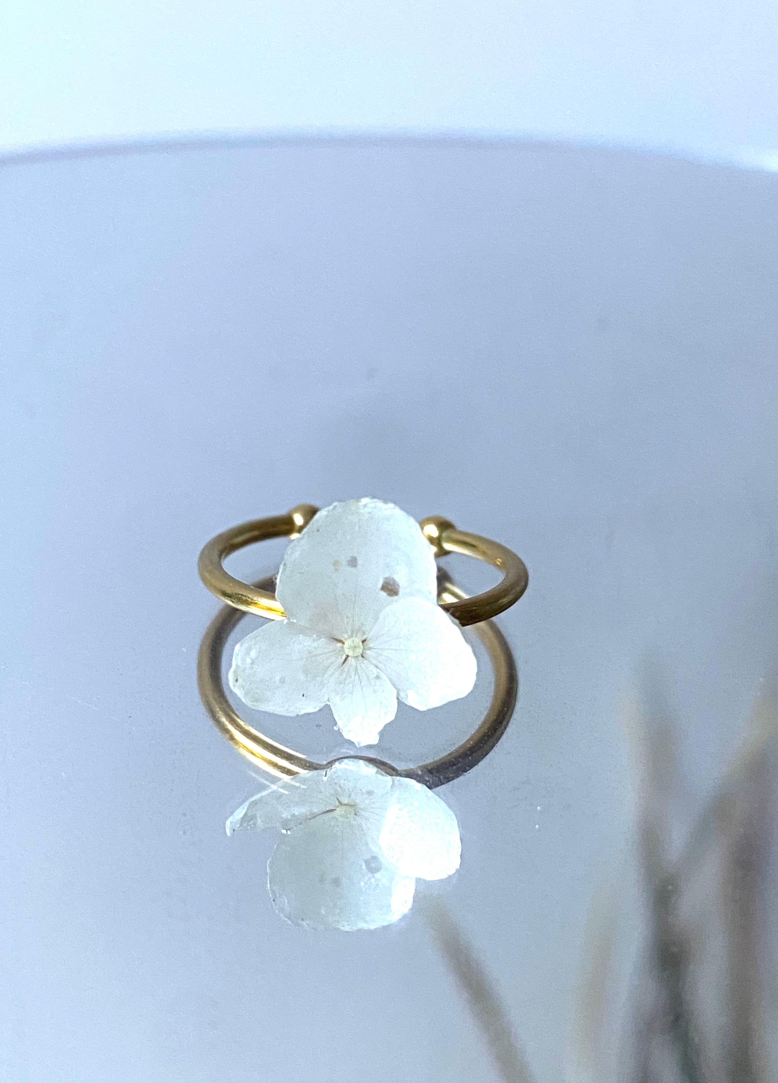 Bague petite Fleur d'Hortensia blanche