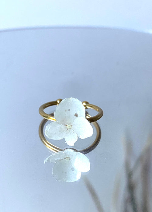 Bague petite Fleur d'Hortensia blanche