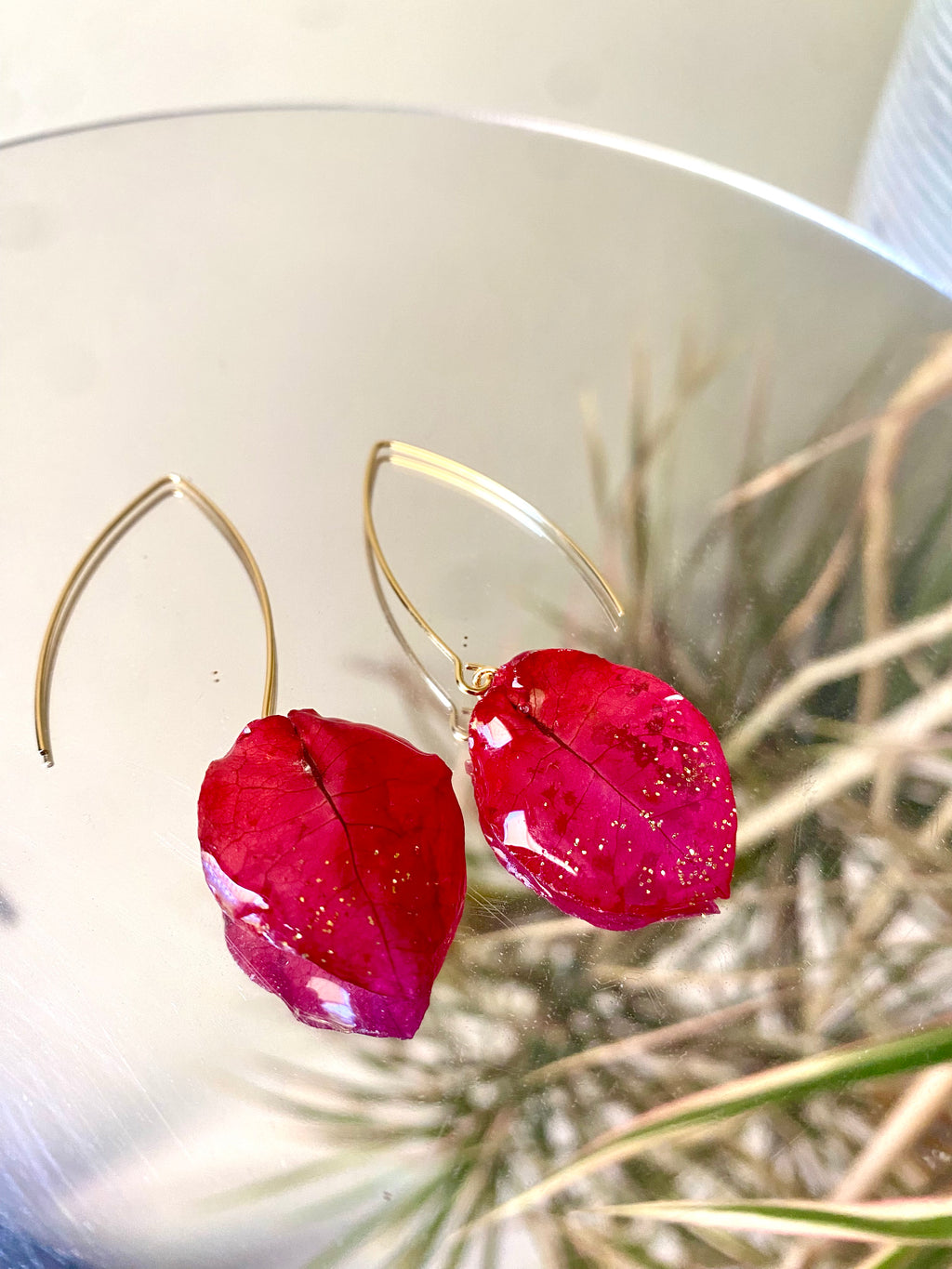 Boucle d'oreille pendante Bougainvillier rouge et paillette