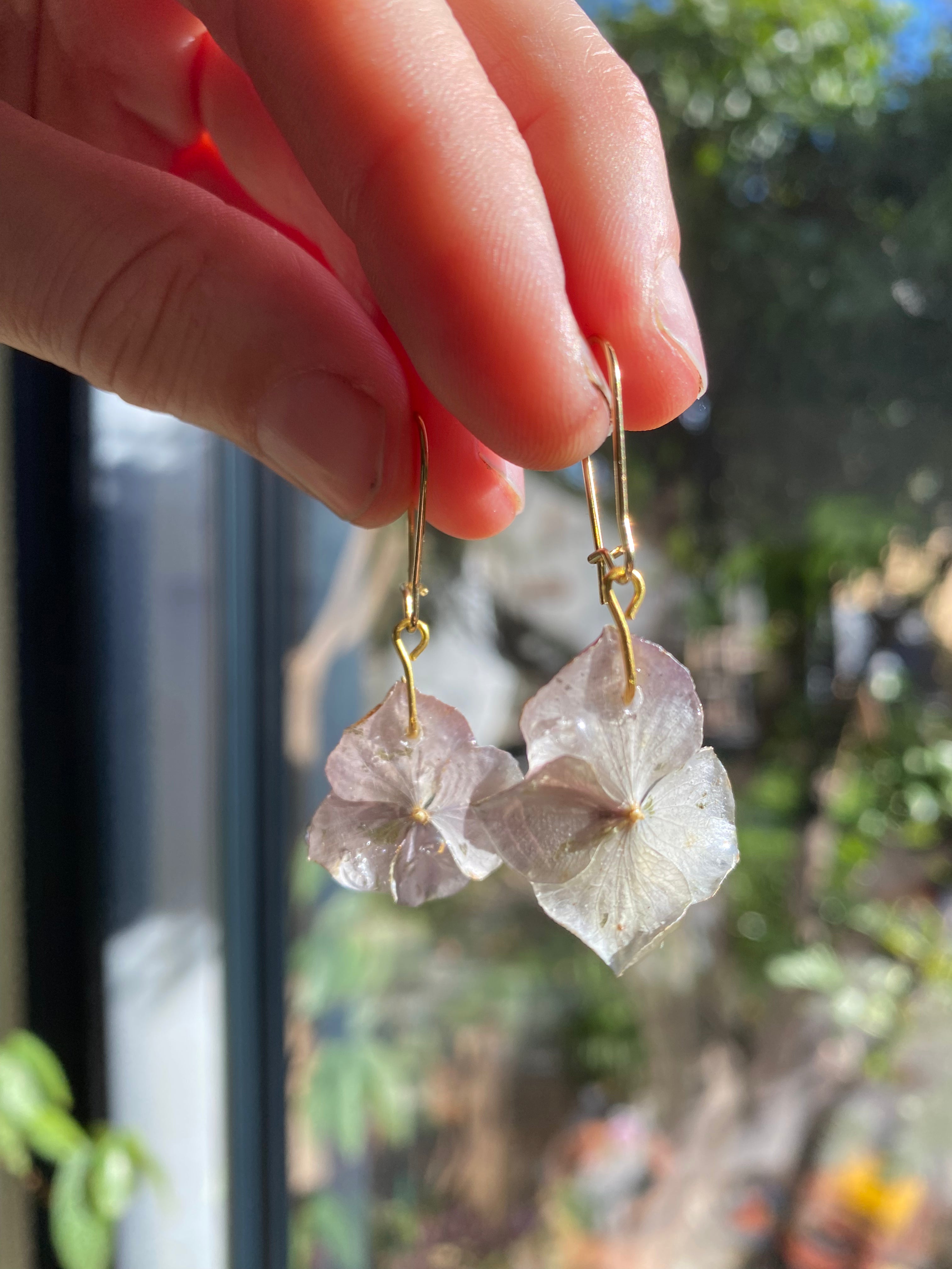 Boucle fleurs Hortensia blanche-bleu clair