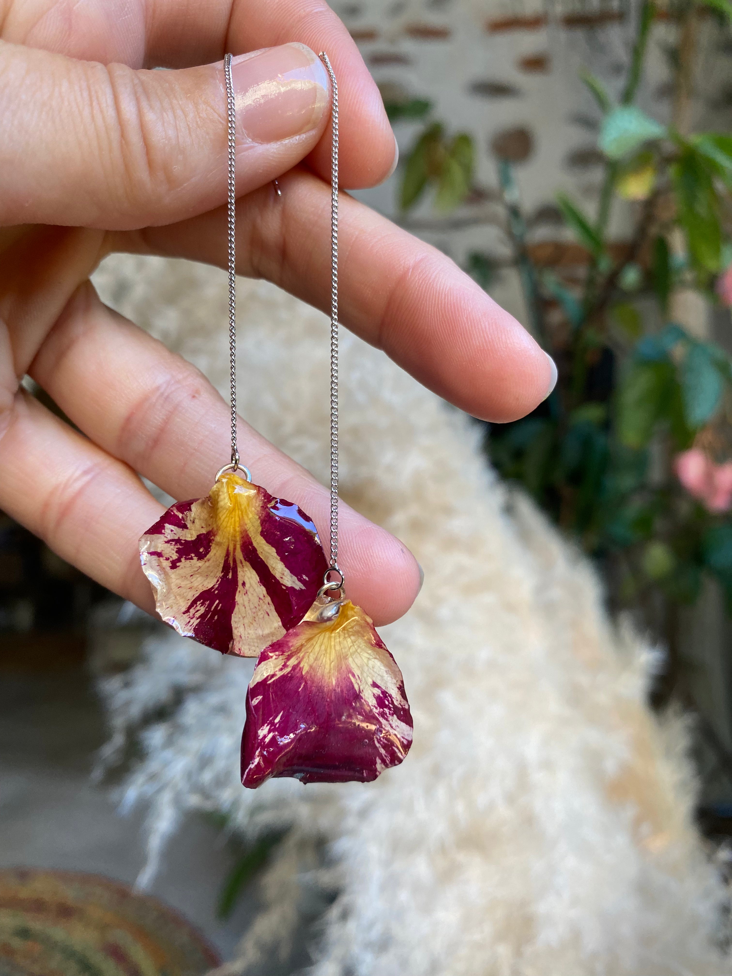 Chaine d'oreille pétales roses marbré