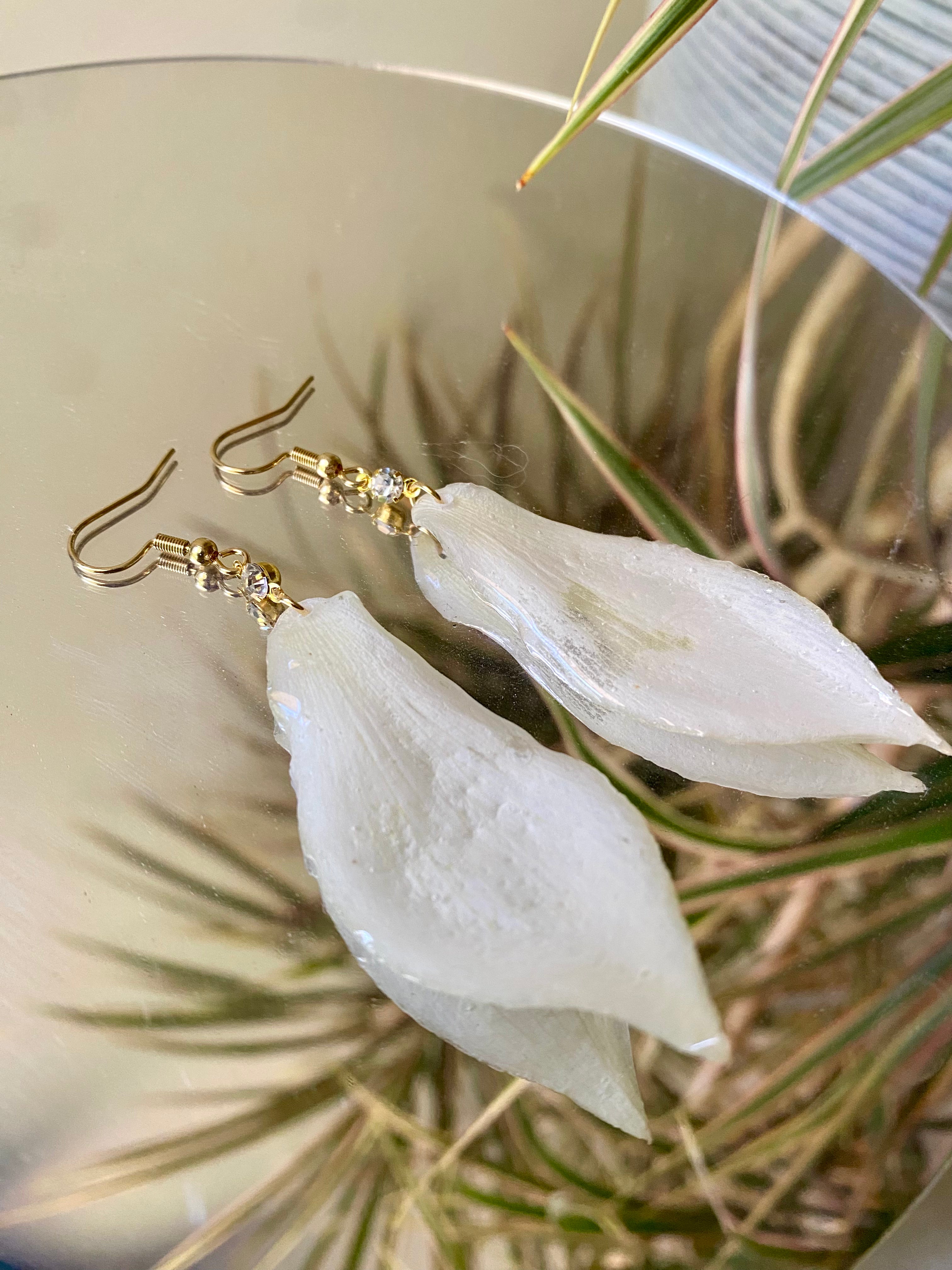 Boucle d'oreille pétale fleur de Yucca Sapphire