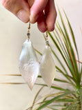 Boucle d'oreille pétale fleur de Yucca Sapphire