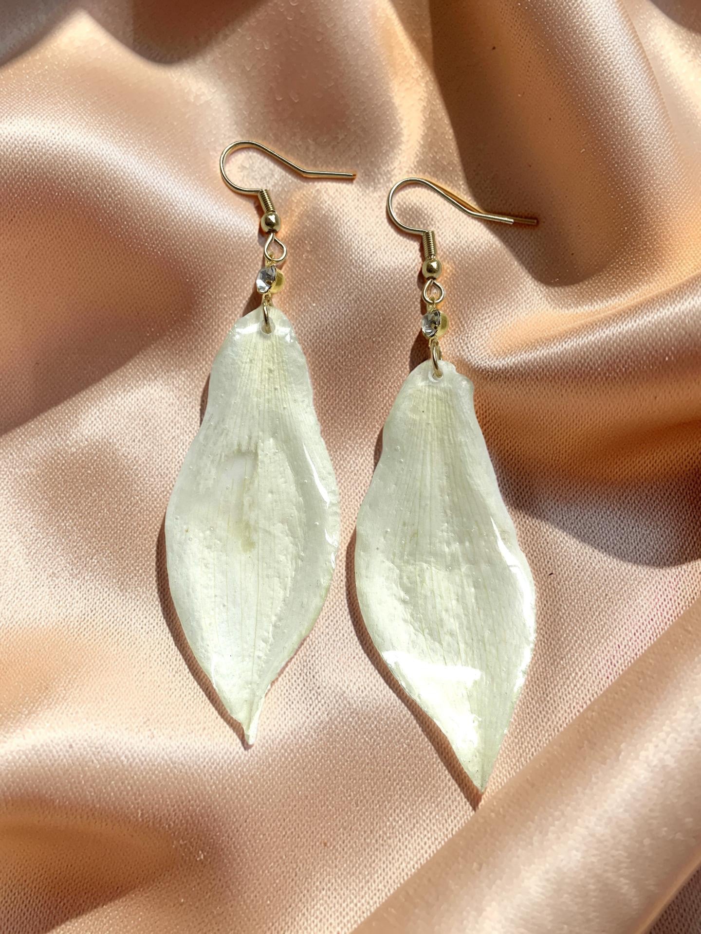 Boucle d'oreille pétale fleur de Yucca Sapphire