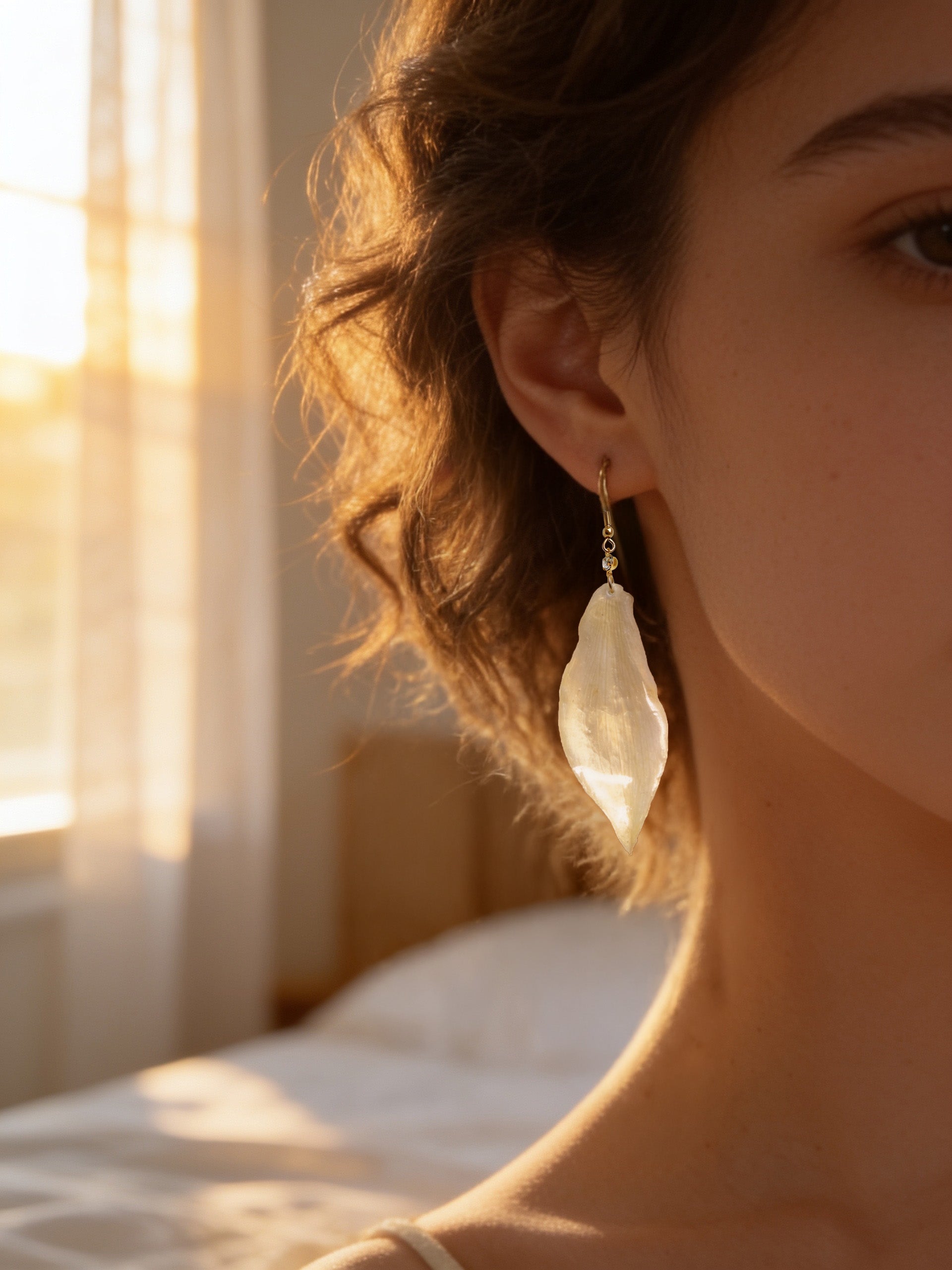 Boucle d'oreille pétale fleur de Yucca Sapphire
