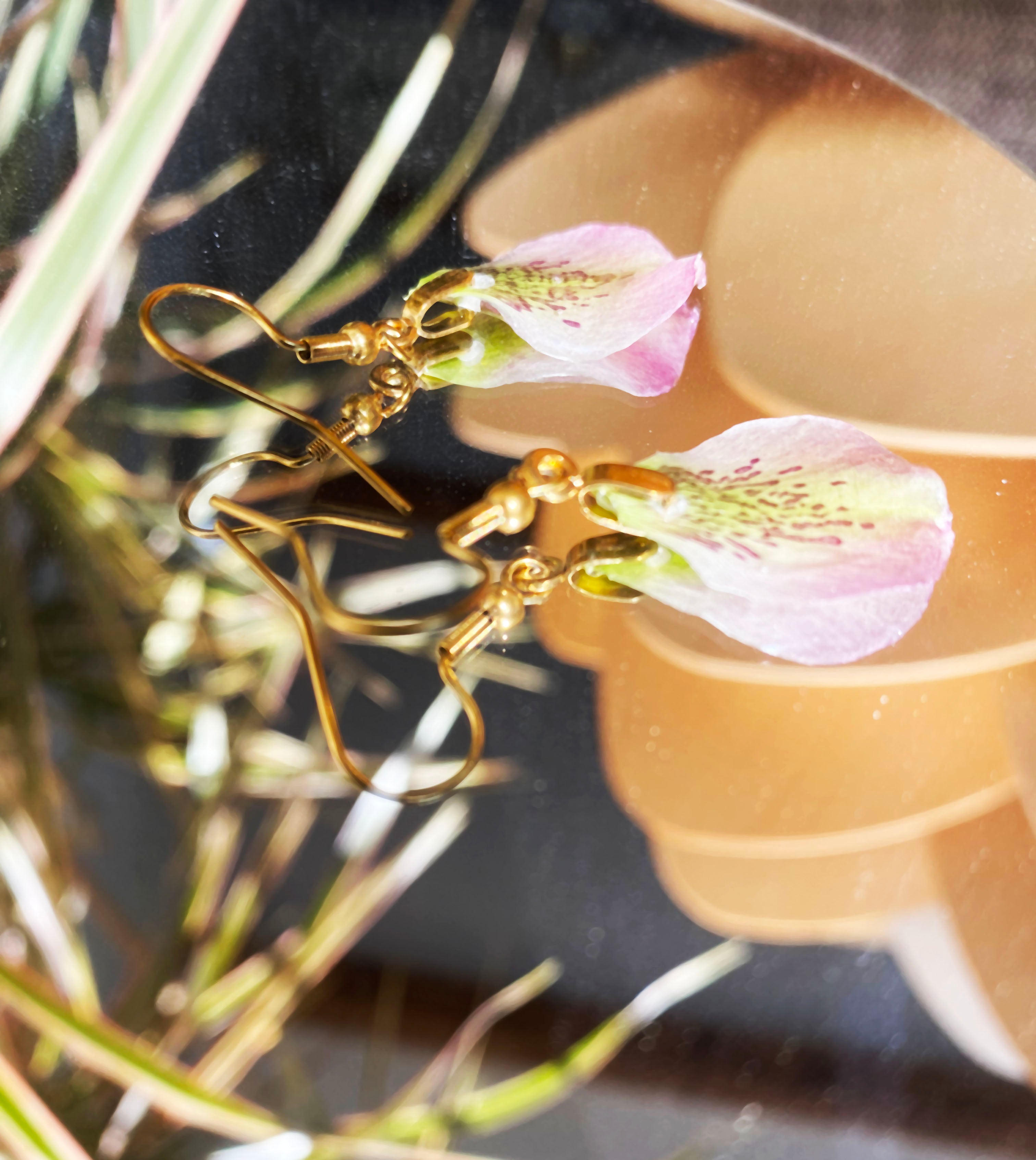 Boucle d'oreille pétales Hellébore d'Orient