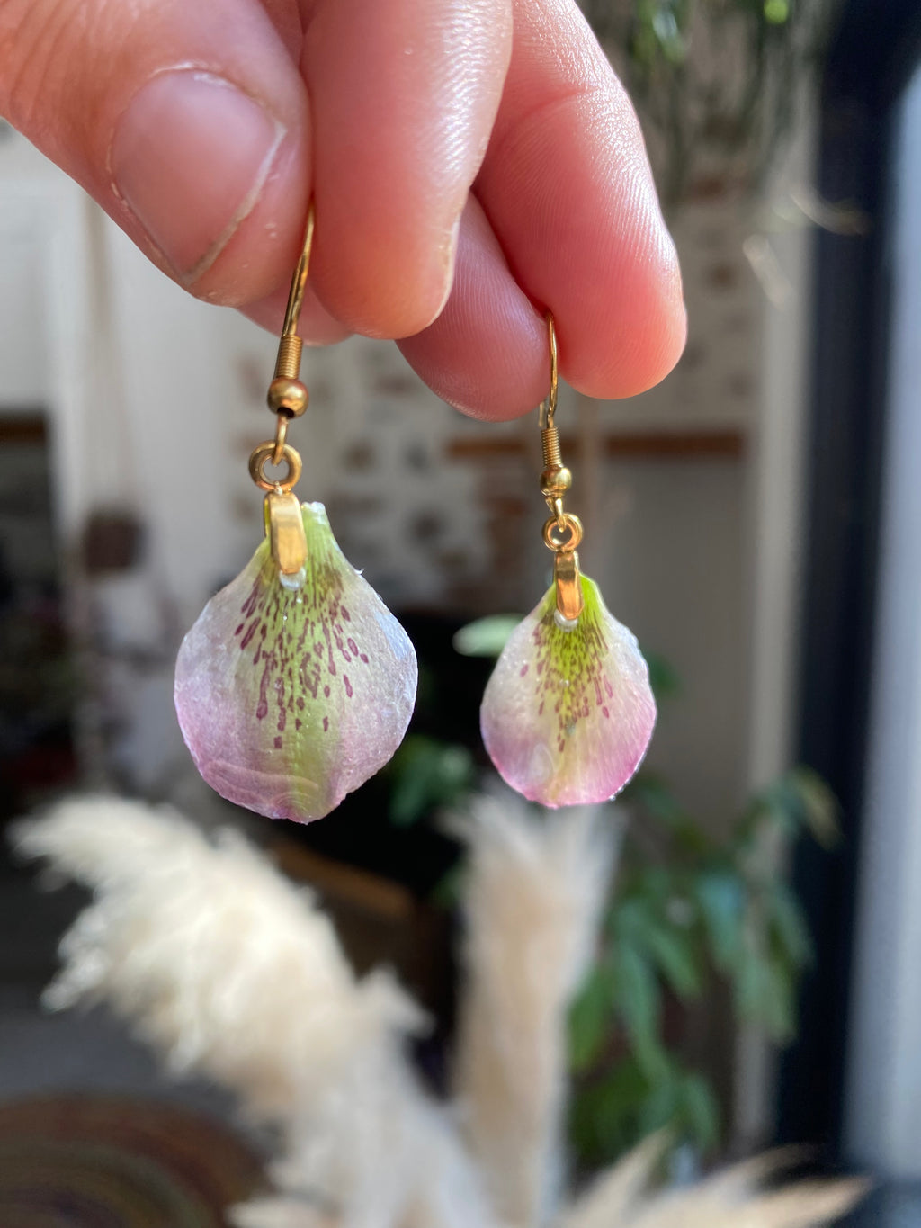 Boucle d'oreille pétales Hellébore d'Orient