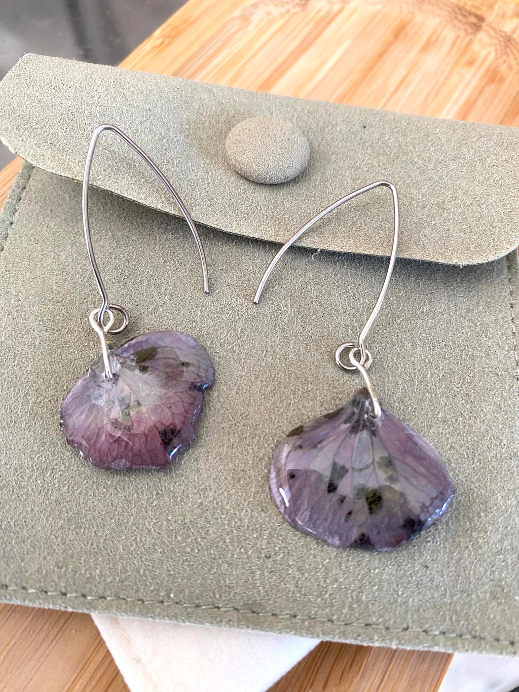 Boucle pendante pétale Hortensia pourpre - argent