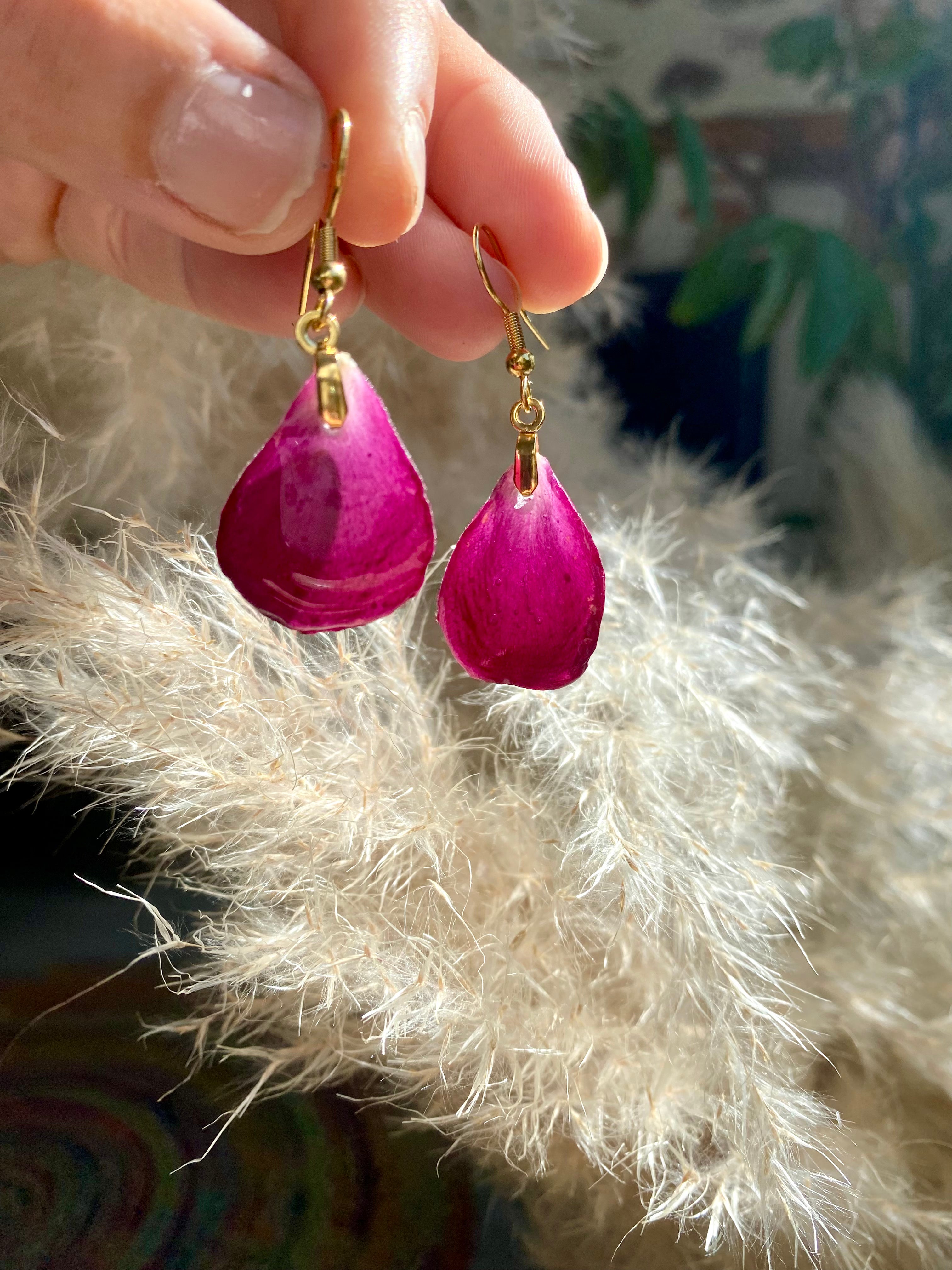 Boucle plaqué OR pétale rose
