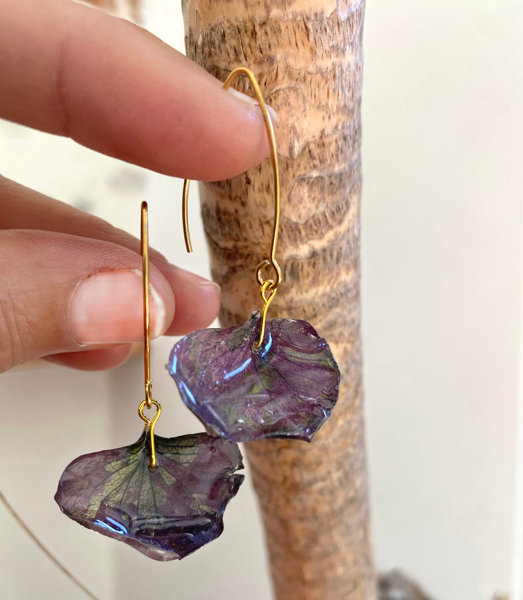 Boucle pendante pétale Hortensia pourpre - doré