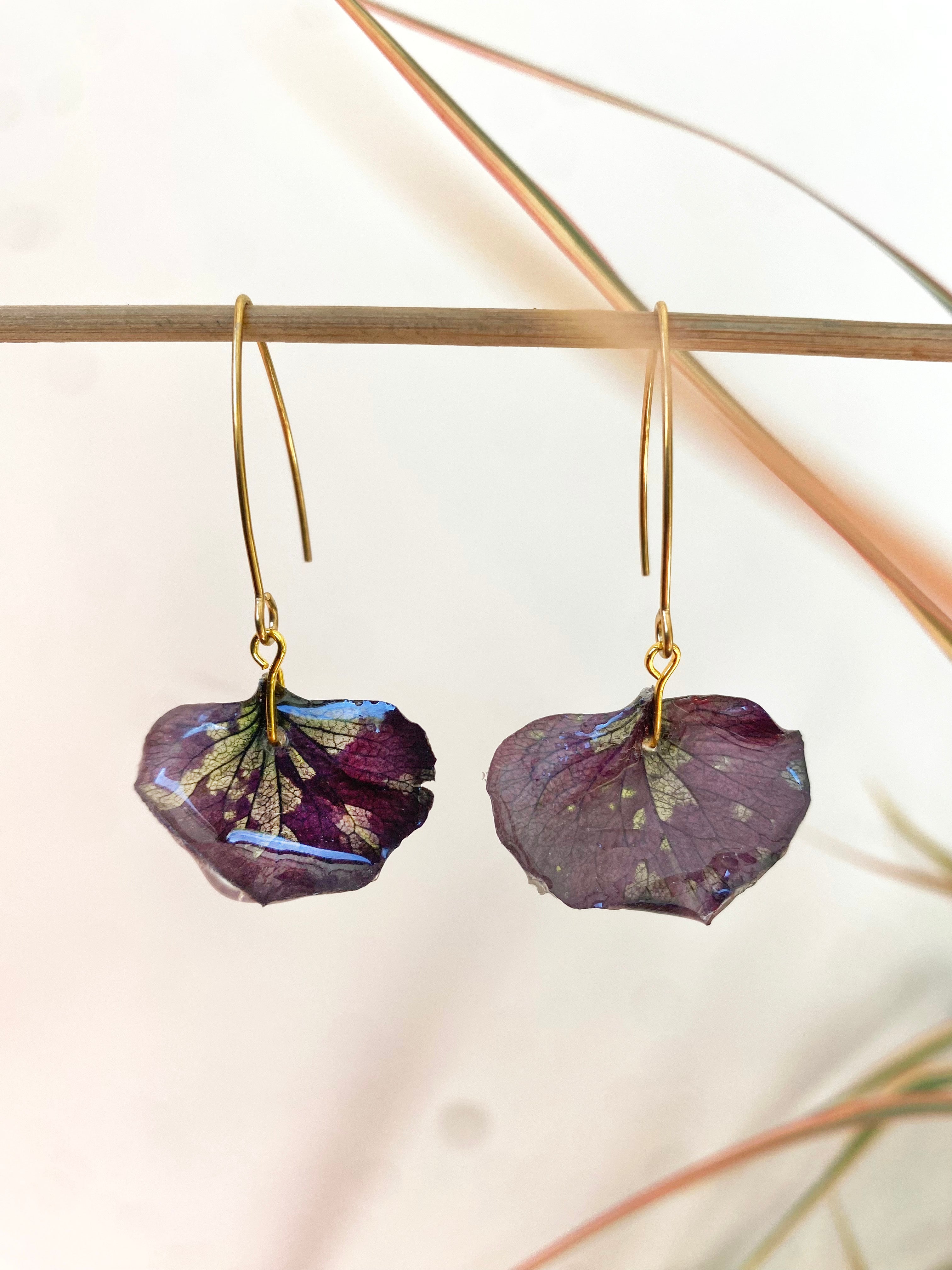 Boucle pendante pétale Hortensia pourpre - doré