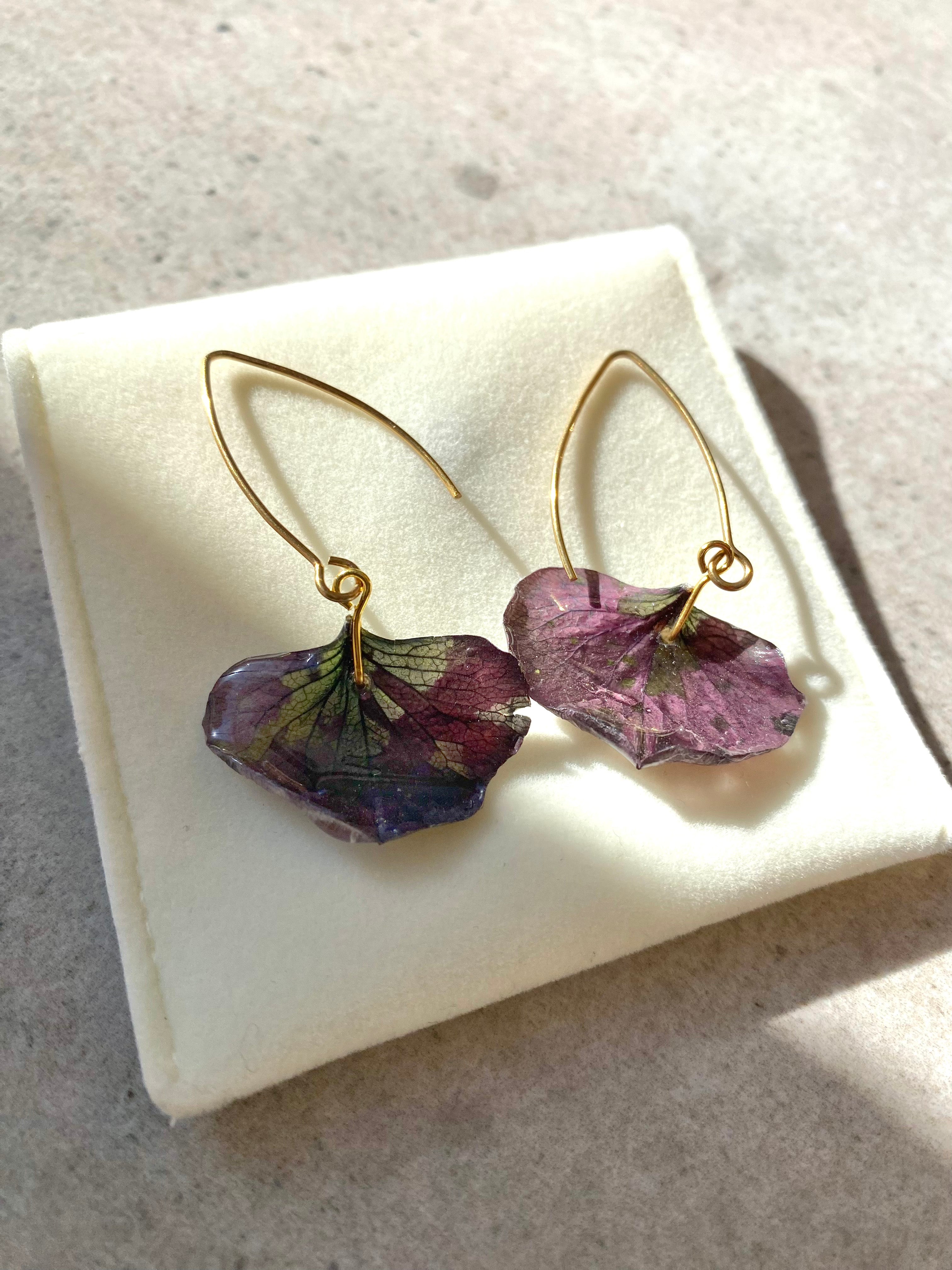 Boucle pendante pétale Hortensia pourpre - doré