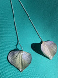 Chaine d'oreille pétale Hortensia bleu gris