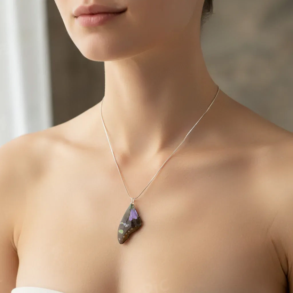 Chaine et Pendentif papillon véritabe noir/violet