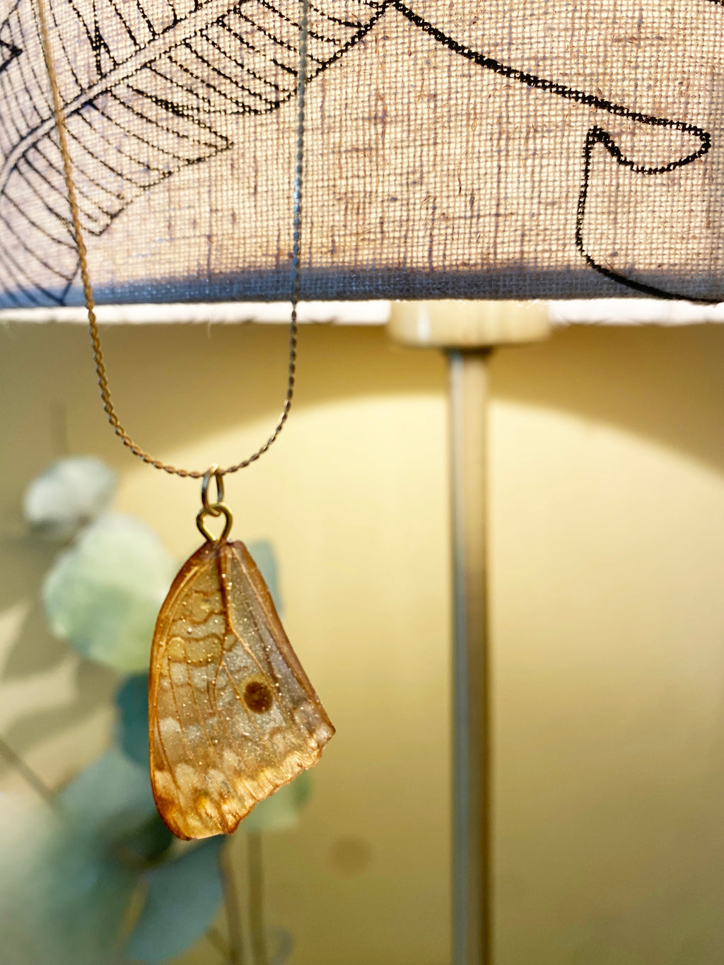 Chaine et Pendentif papillon véritable tigré