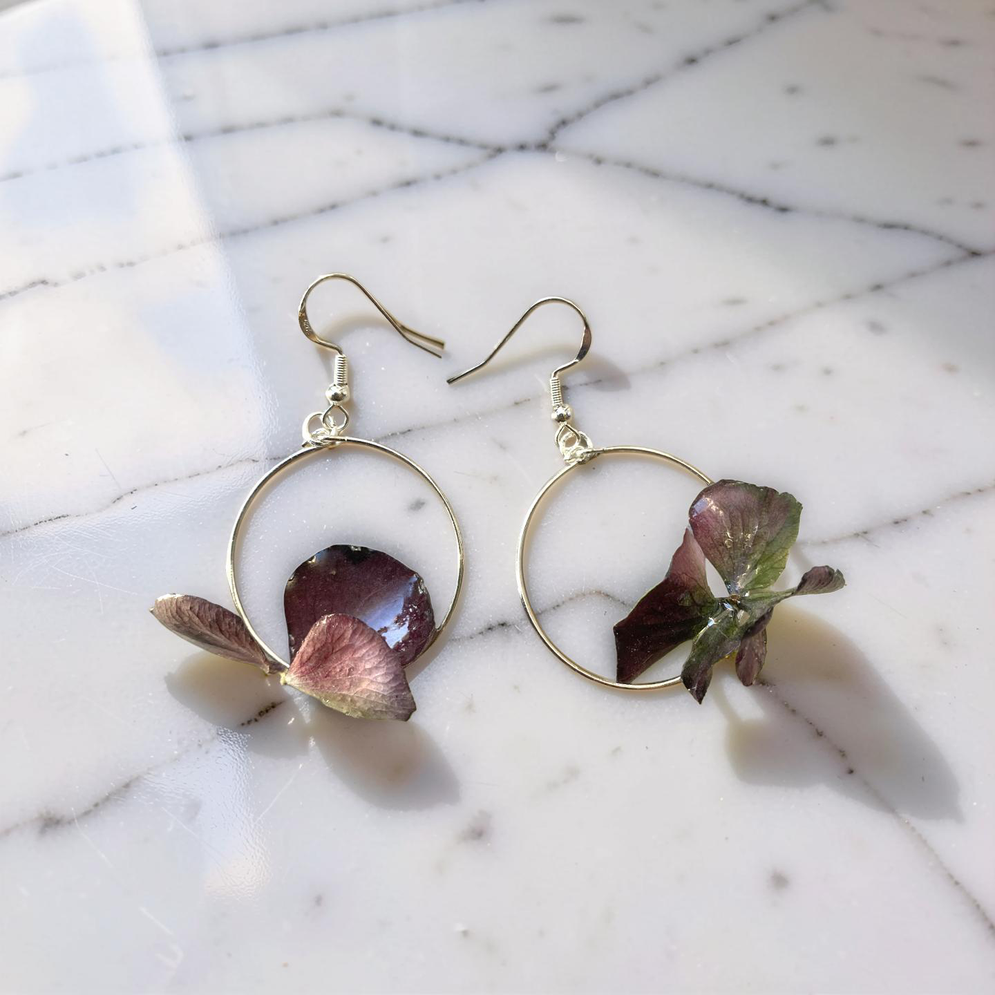 Créole dorée 3 pétales Hortensia pourpre