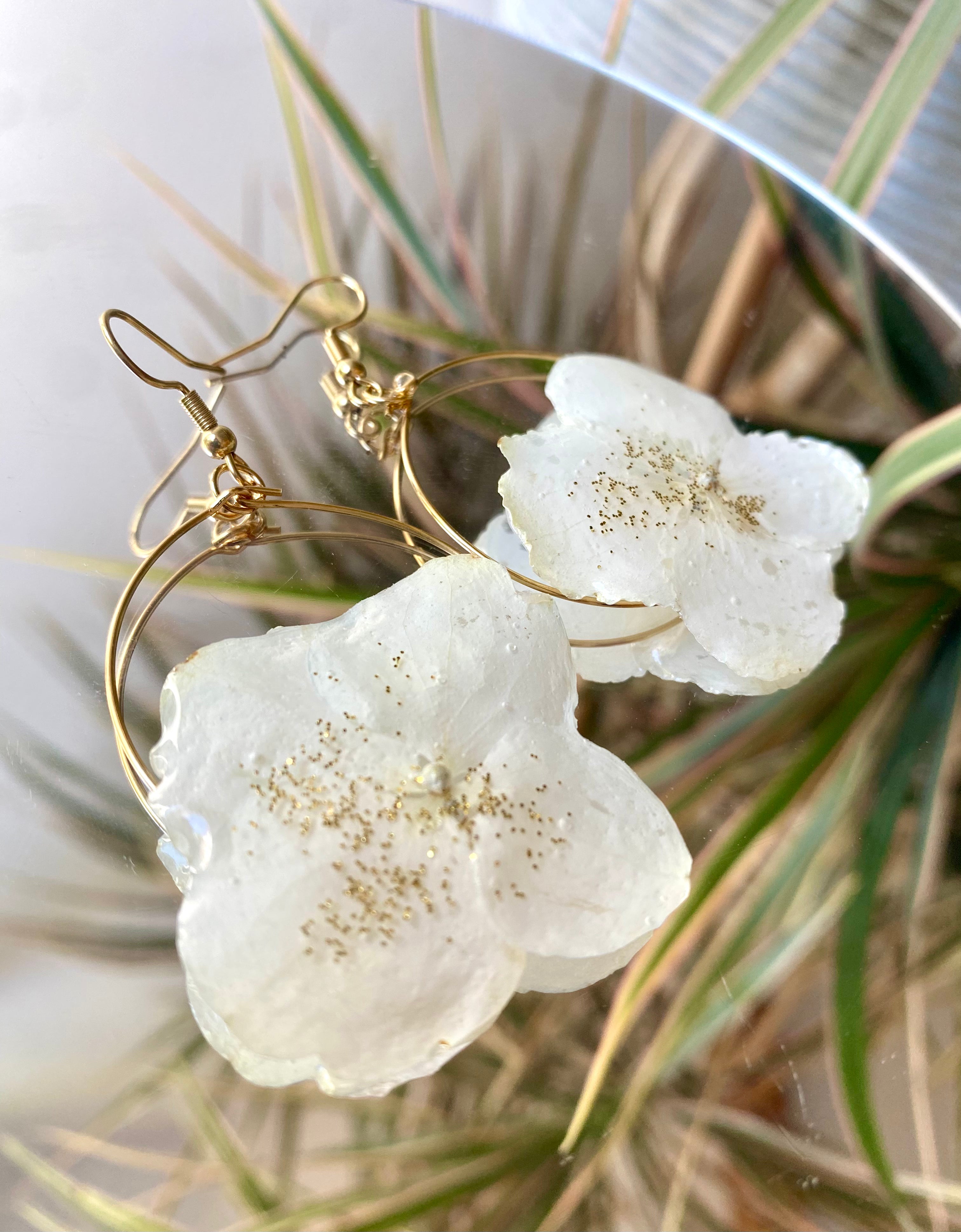 Créole dorée paillette fleurs Hortensia blanc