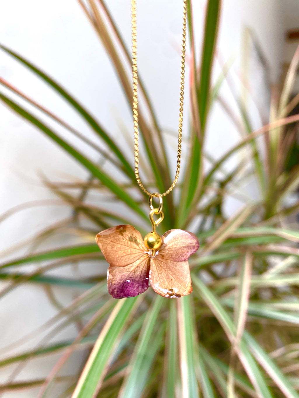 Chaine et Pendentif fleur Hortensia papillon