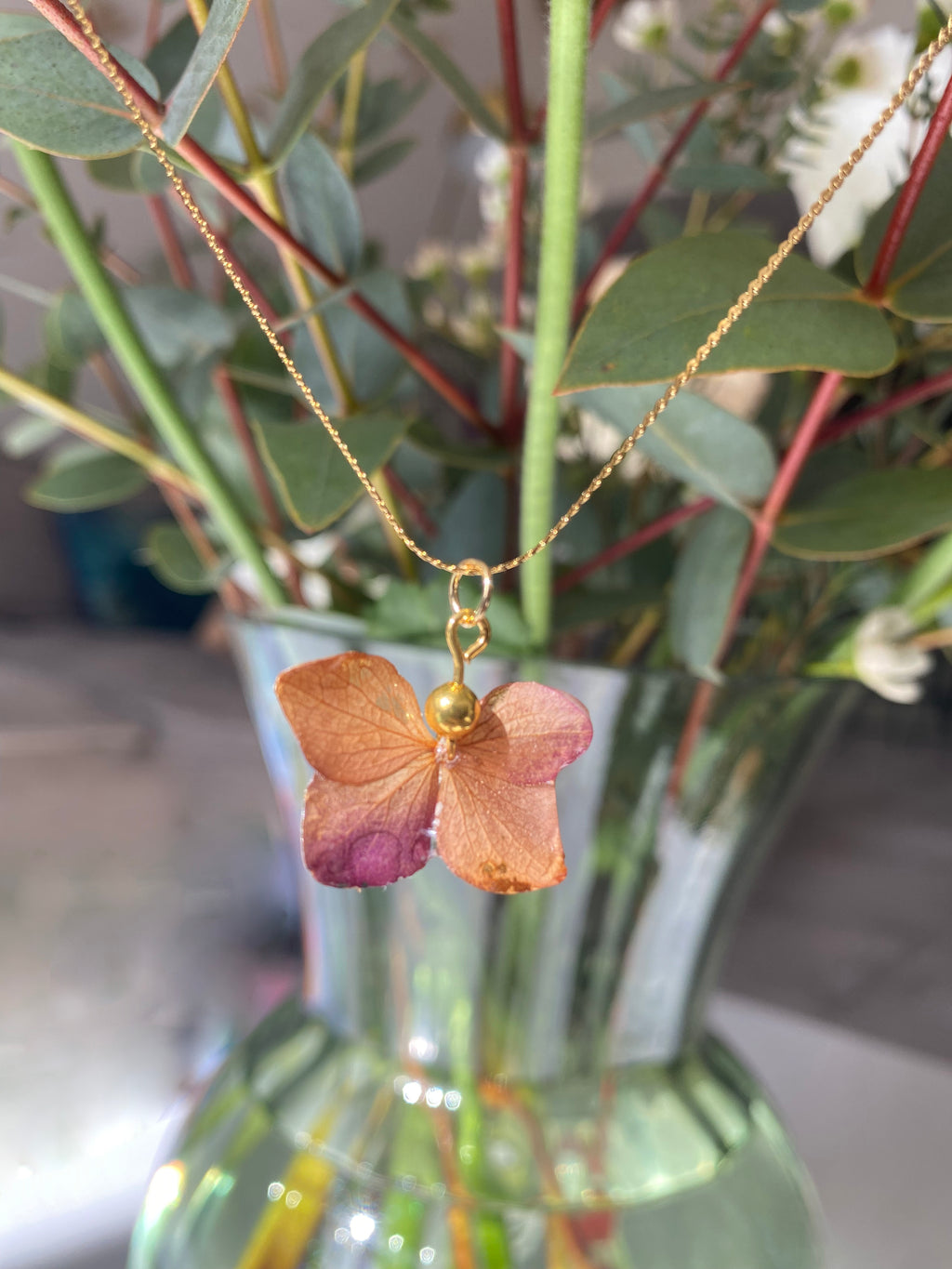 Chaine et Pendentif fleur Hortensia papillon
