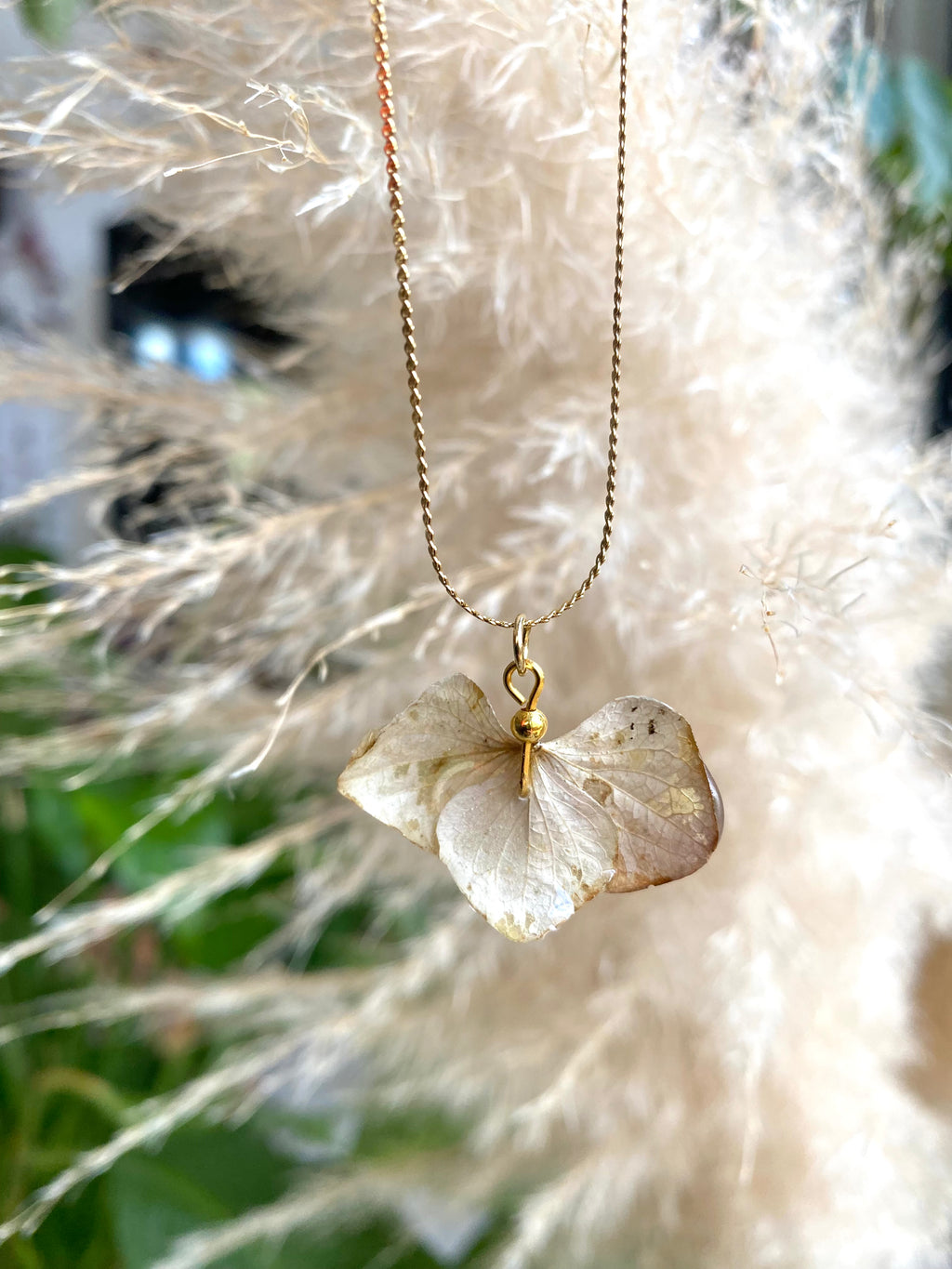 Chaine et Pendentif 3 pétales Hortensia blanc