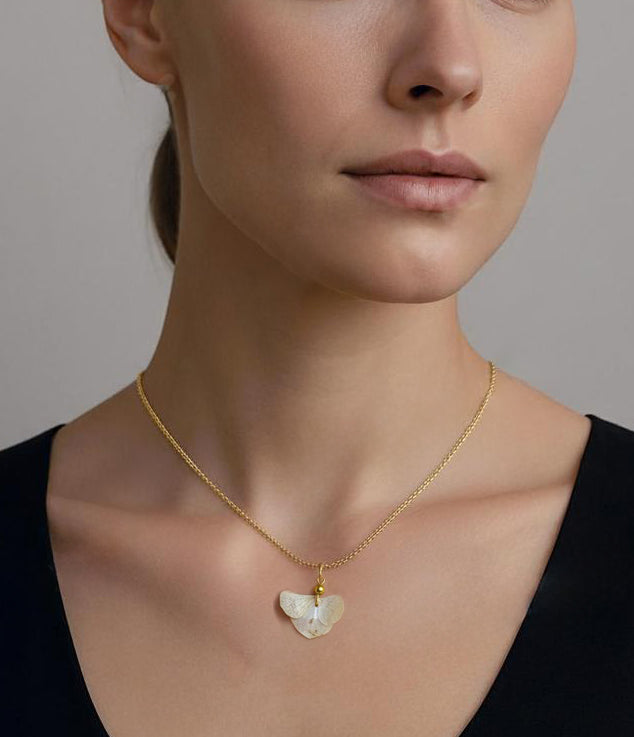 Chaine et Pendentif 3 pétales Hortensia blanc