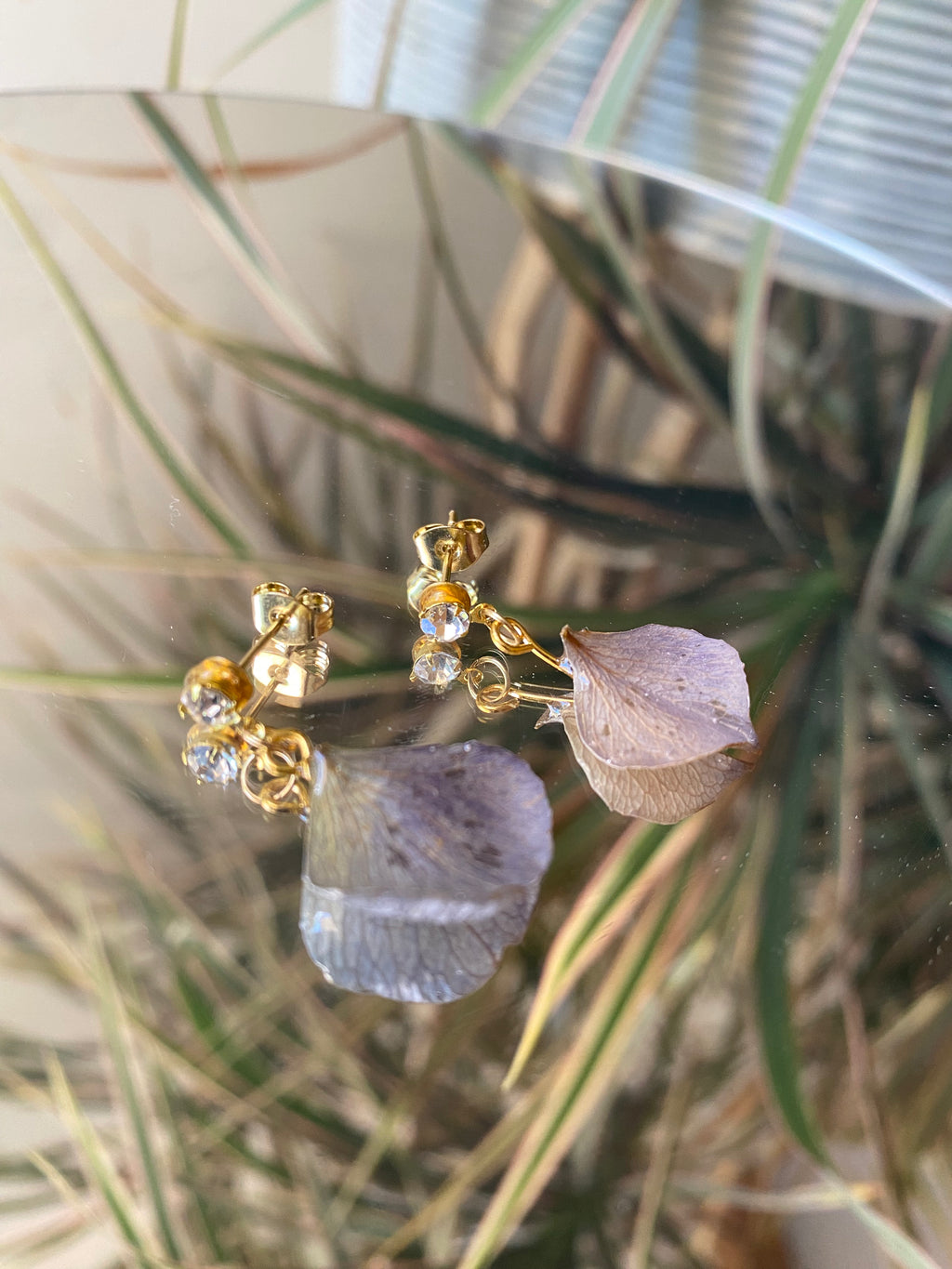 Puces d'oreilles pétales Hortensia gris-bleuté